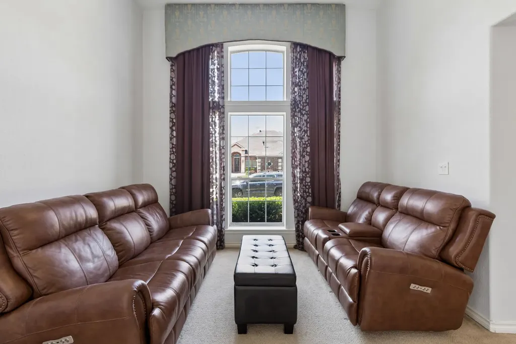 2715 Columbus Grand Prairie TX 75054