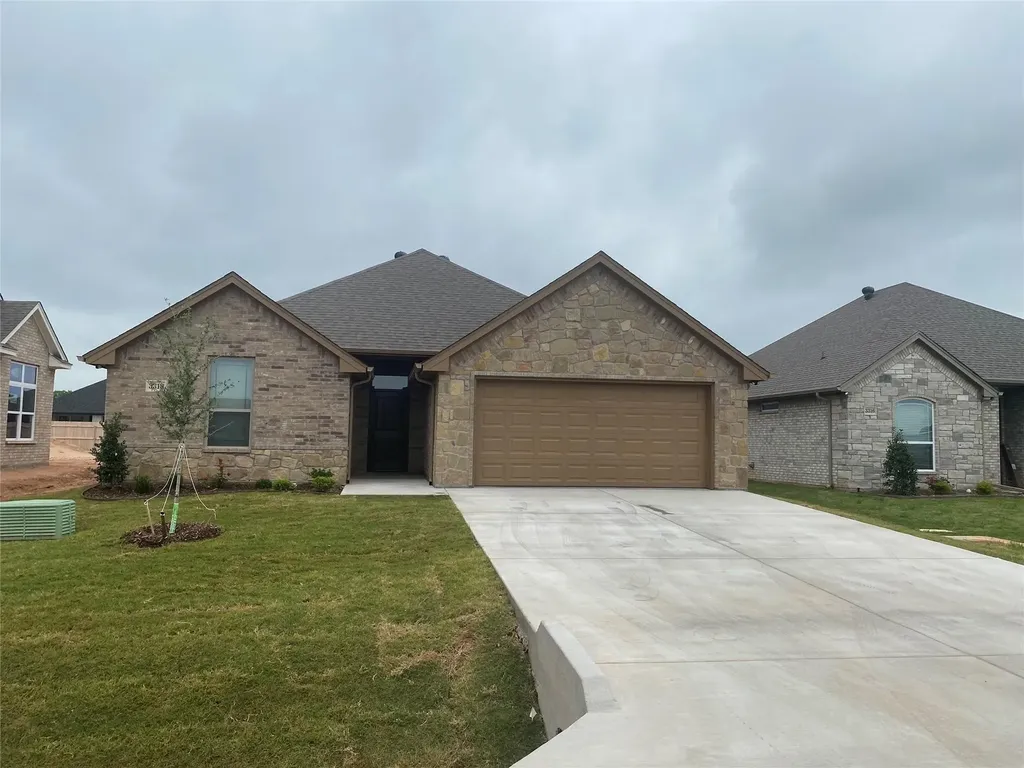 3318 White Horse Drive Granbury TX 76049
