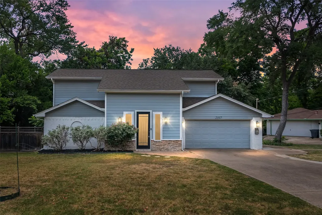 2107 Elmwood Boulevard Dallas TX 75224