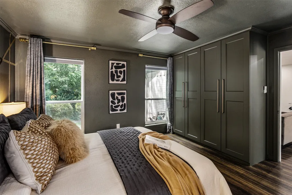 2107 Elmwood Boulevard Dallas TX 75224