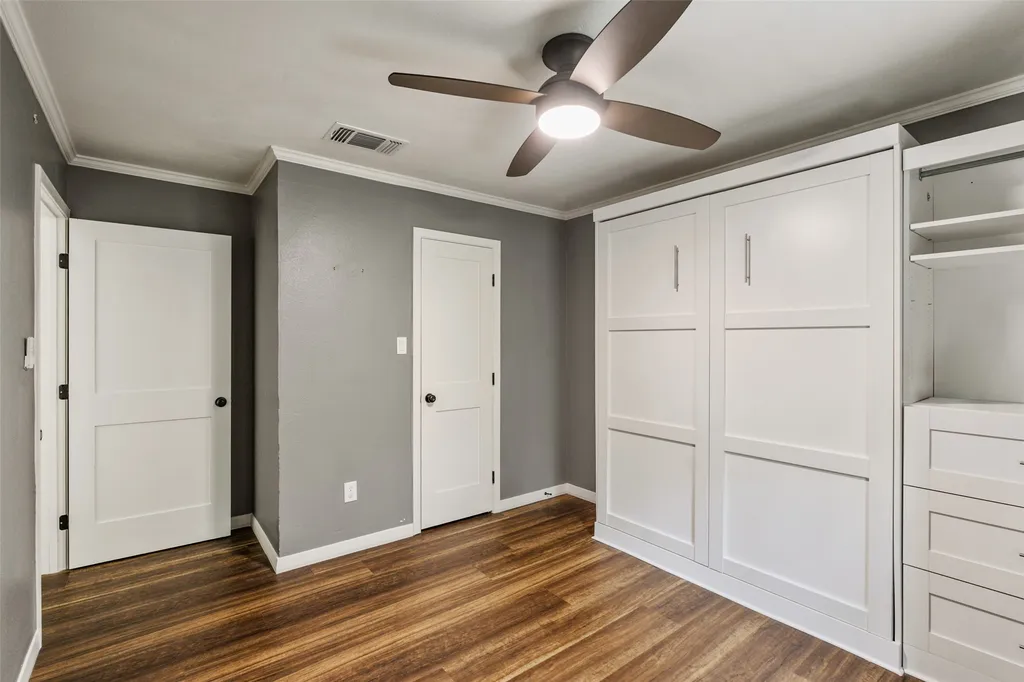 2107 Elmwood Boulevard Dallas TX 75224