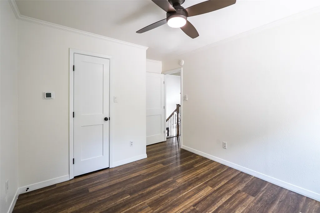 2107 Elmwood Boulevard Dallas TX 75224