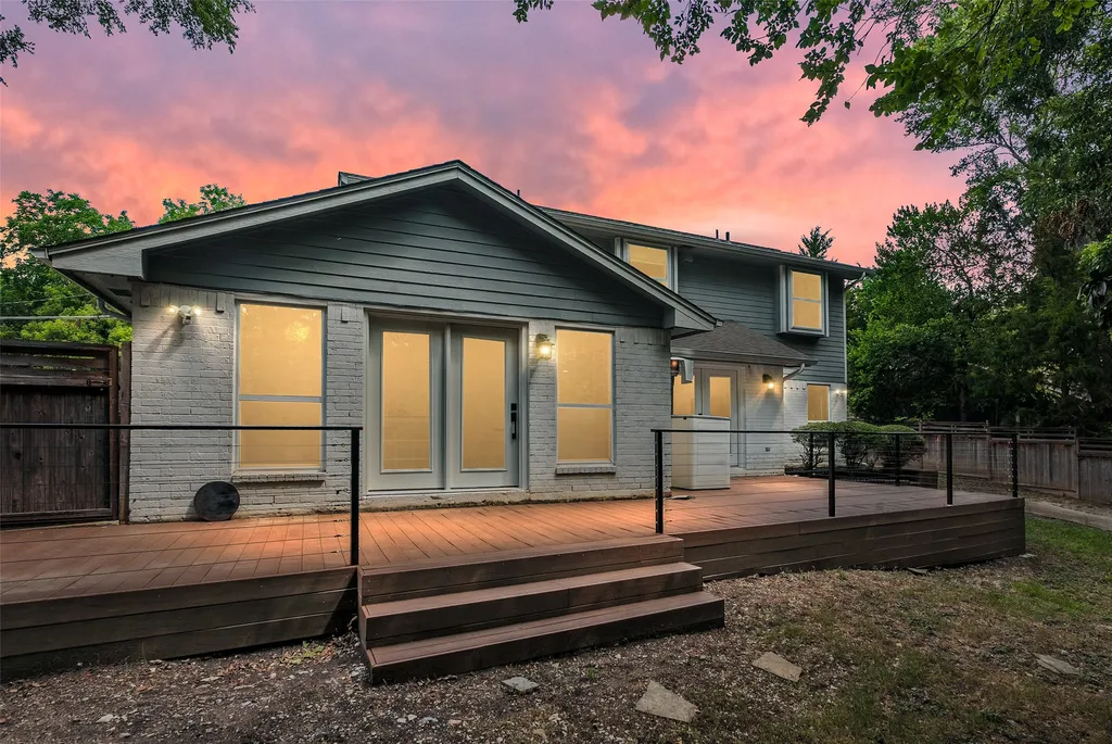 2107 Elmwood Boulevard Dallas TX 75224