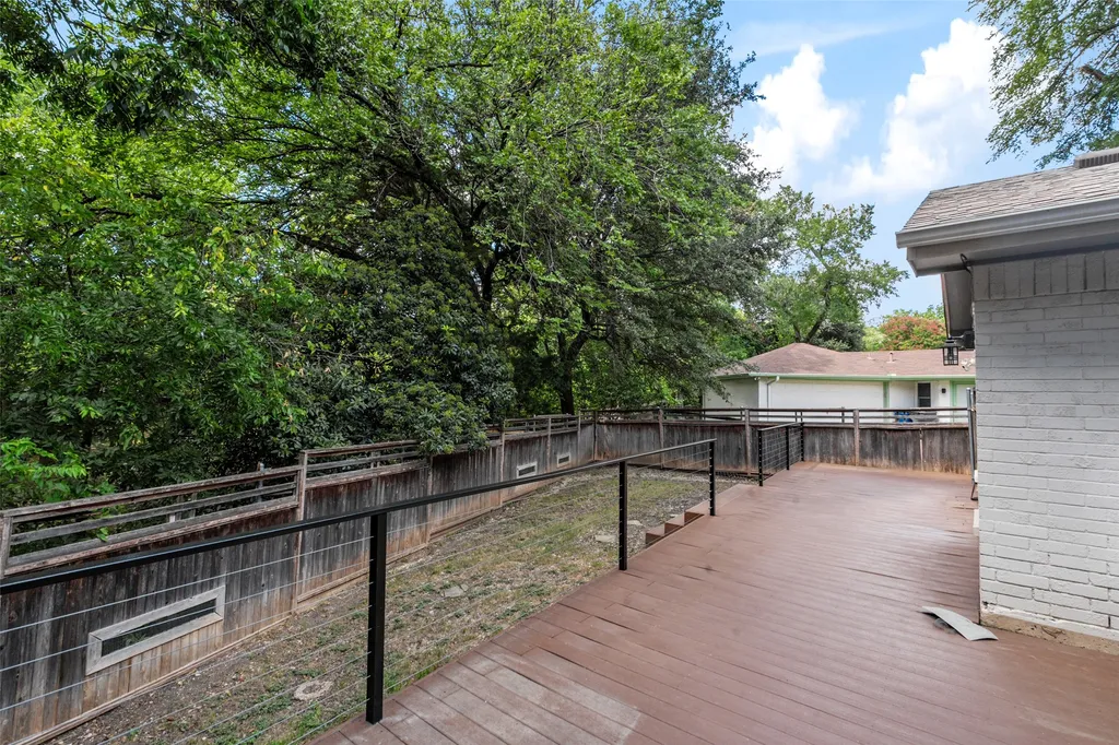 2107 Elmwood Boulevard Dallas TX 75224
