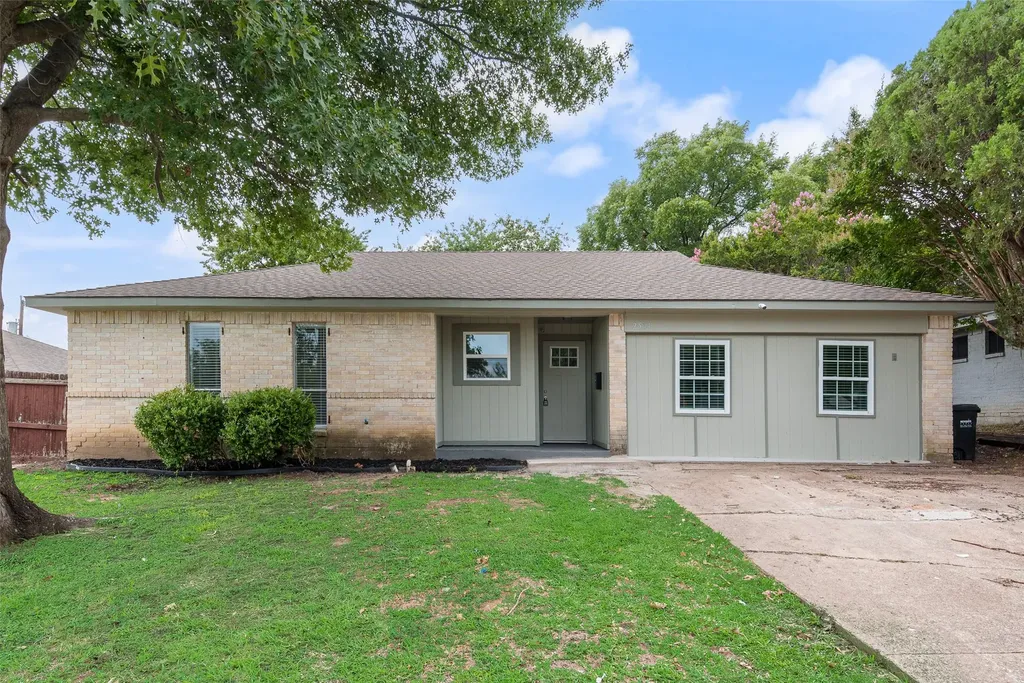 2514 Bobwhite Boulevard Mesquite TX 75149