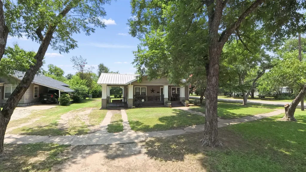 600 Elm Street Teague TX 75860