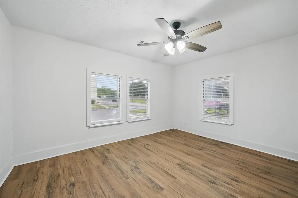 906 E Houston Street Sherman TX 75092