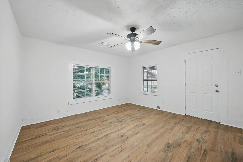 906 E Houston Street Sherman TX 75092
