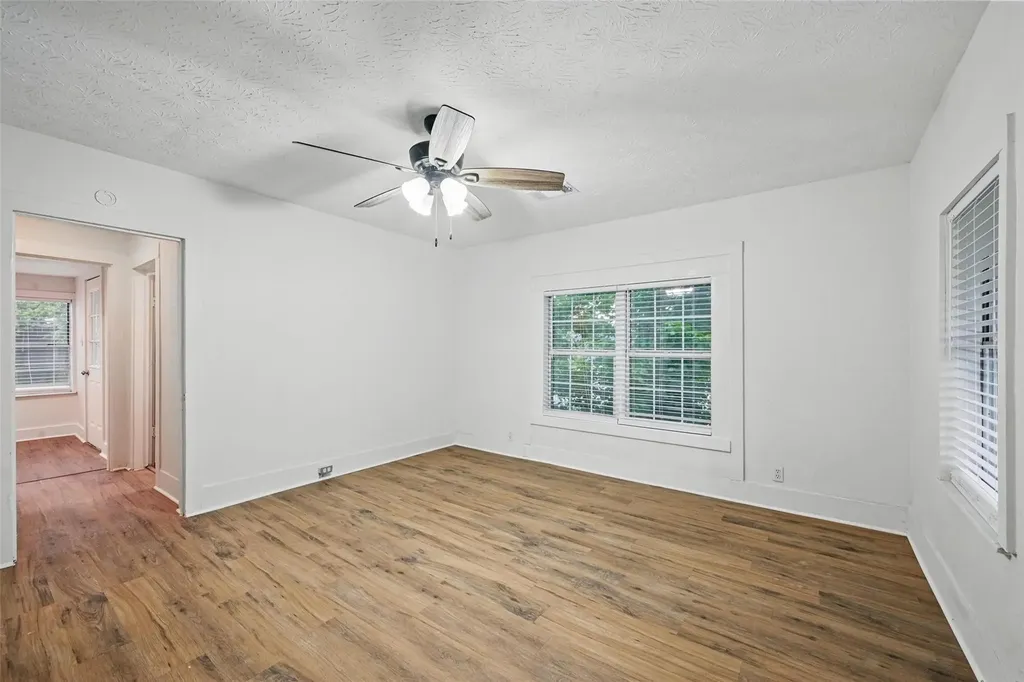 906 E Houston Street Sherman TX 75092