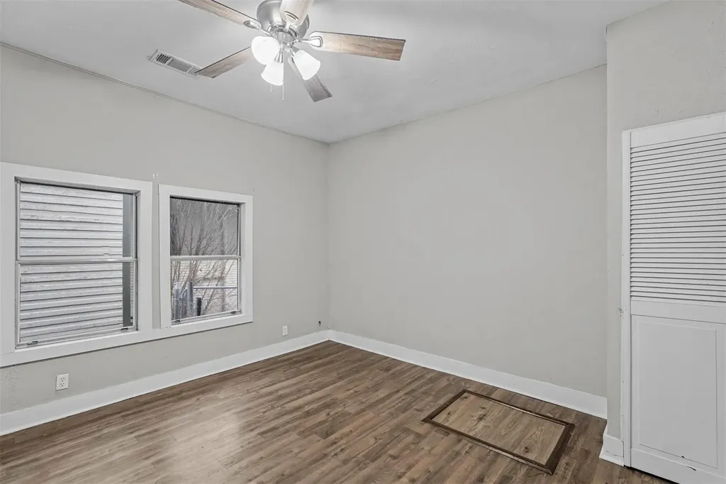 906 E Houston Street Sherman TX 75092