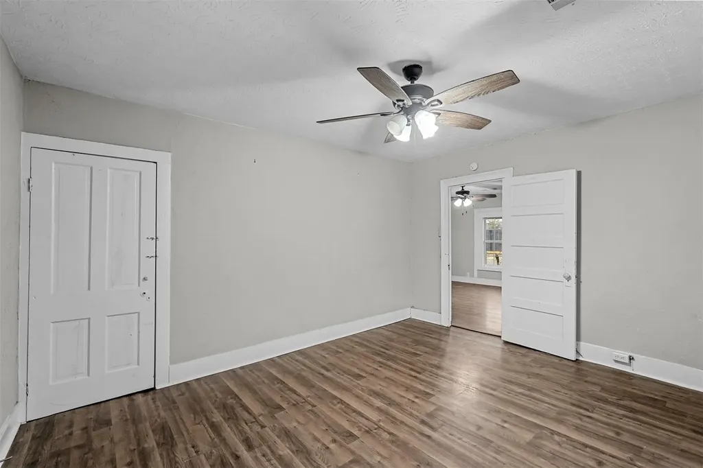 906 E Houston Street Sherman TX 75092