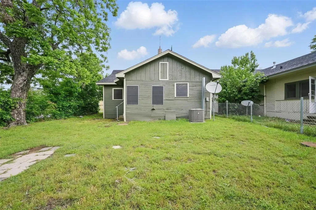 906 E Houston Street Sherman TX 75092