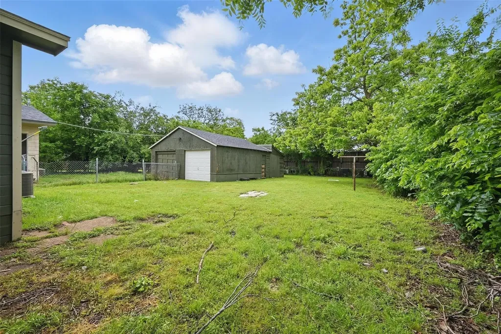 906 E Houston Street Sherman TX 75092