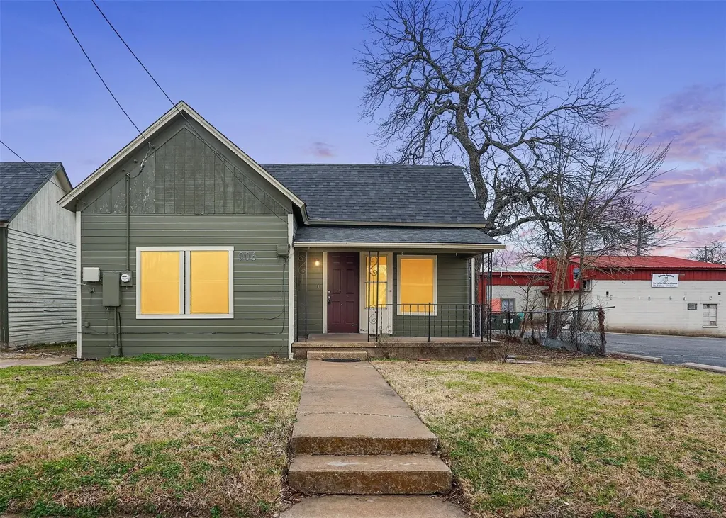 906 E Houston Street Sherman TX 75092