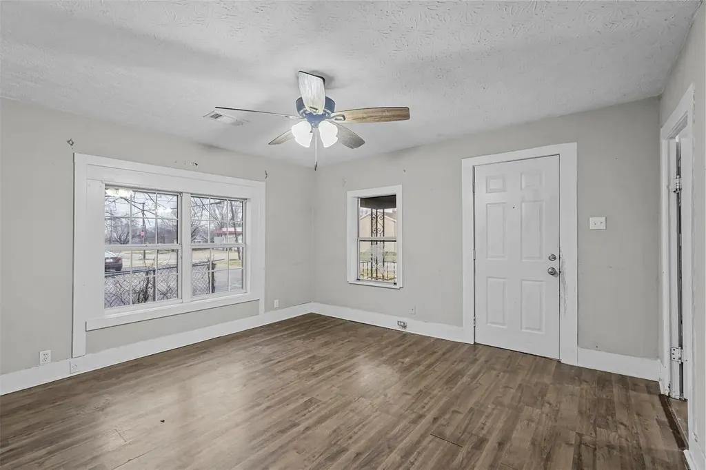 906 E Houston Street Sherman TX 75092