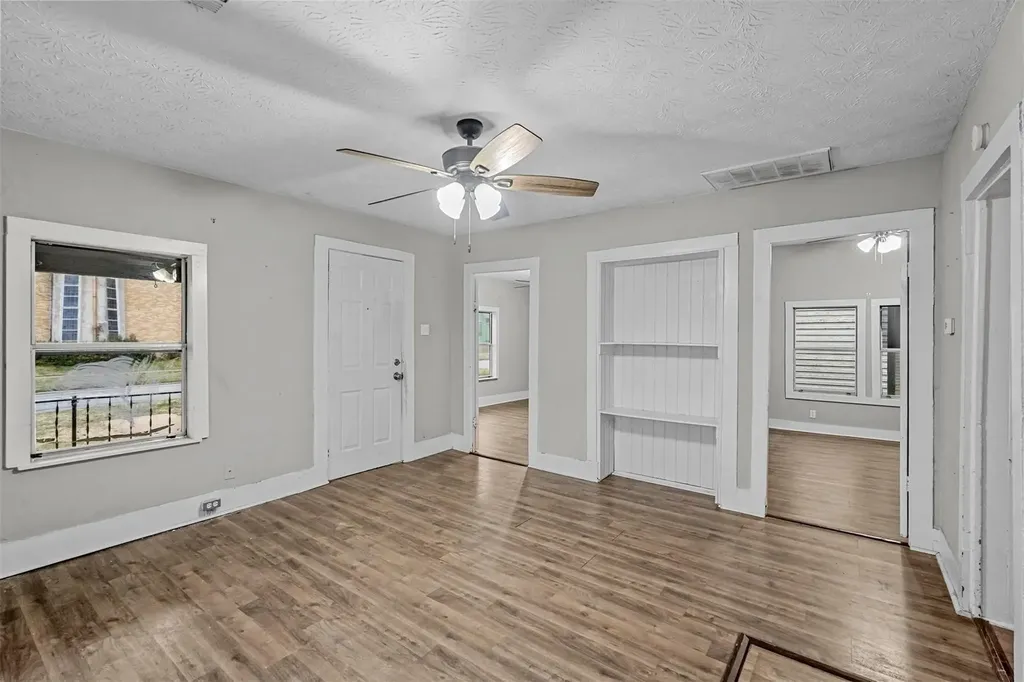 906 E Houston Street Sherman TX 75092