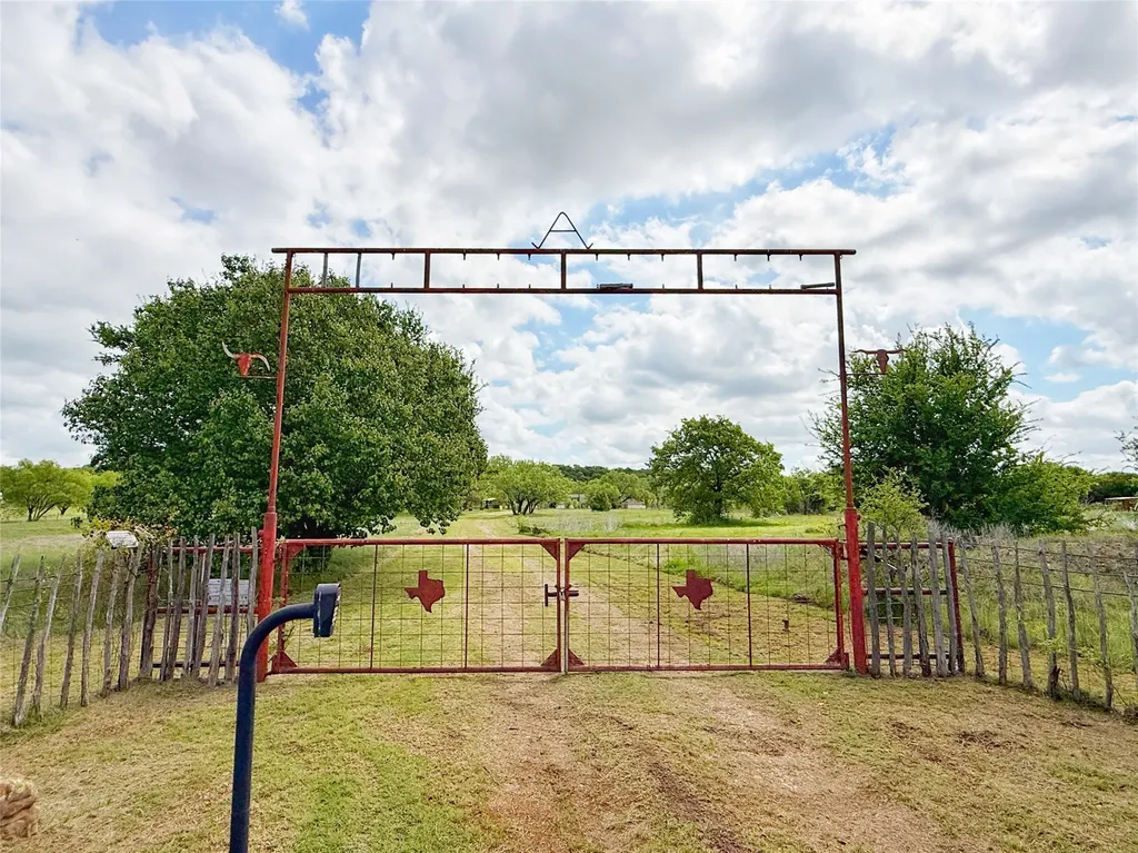 1091 Withers Road Mineral Wells TX 76067
