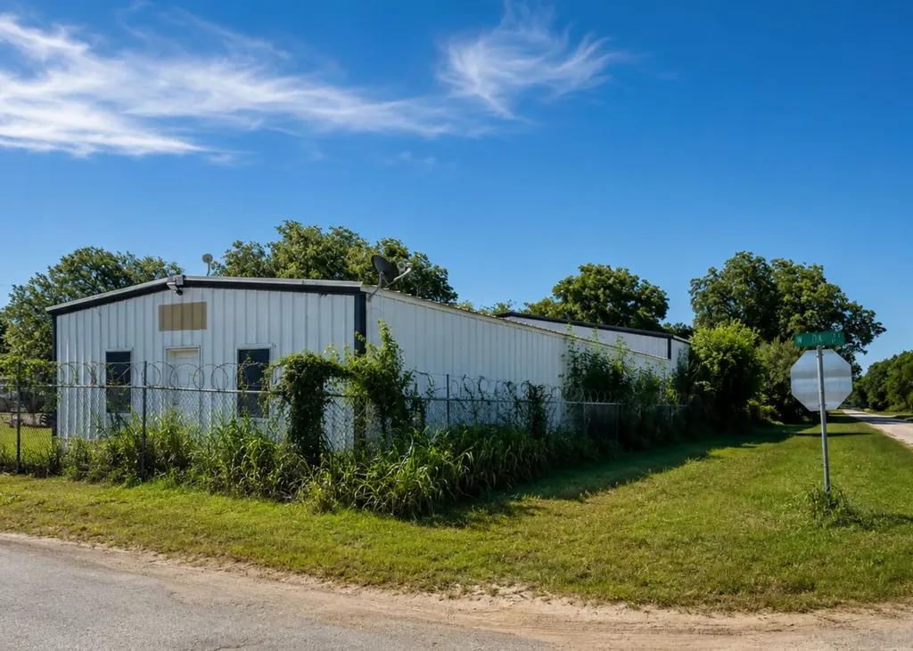 306 W Oak Avenue Comanche TX 76442