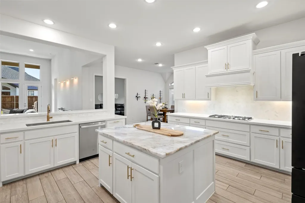 2837 Midlake Drive Midlothian TX 76065