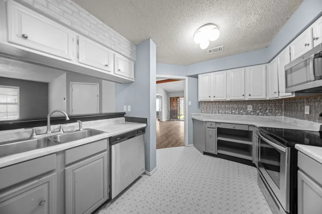 5501 Stoney Glen Drive Mesquite TX 75150