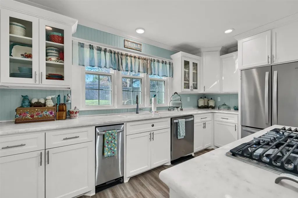 1016 Crestview Drive Sherman TX 75092