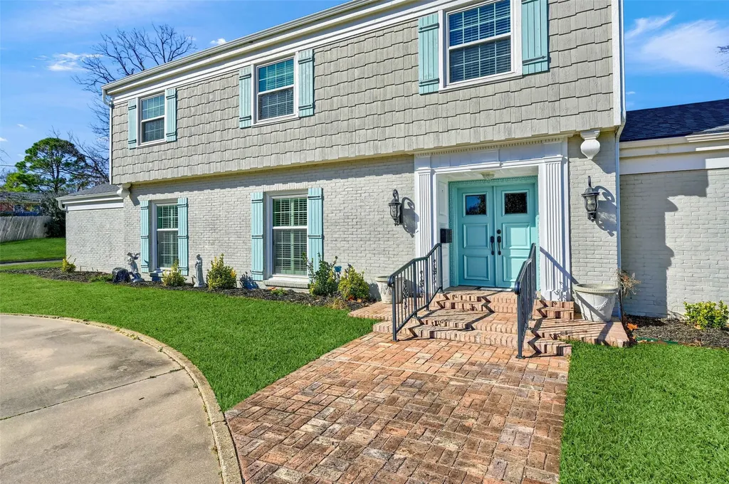1016 Crestview Drive Sherman TX 75092