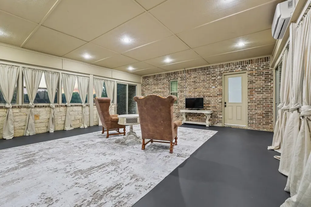 7106 County Road 4729 Commerce TX 75428