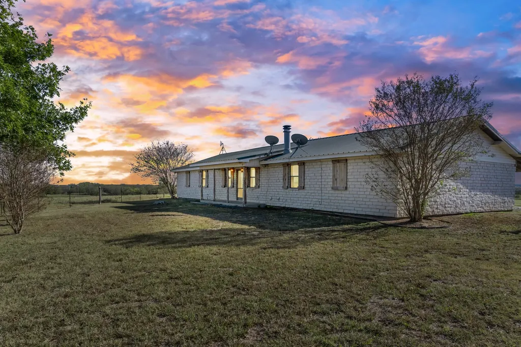 902 Mockingbird Lane Moody TX 76557