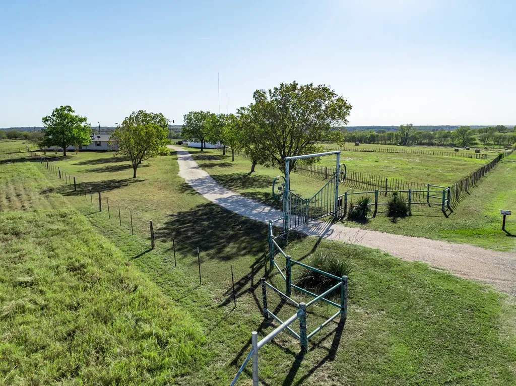 902 Mockingbird Lane Moody TX 76557