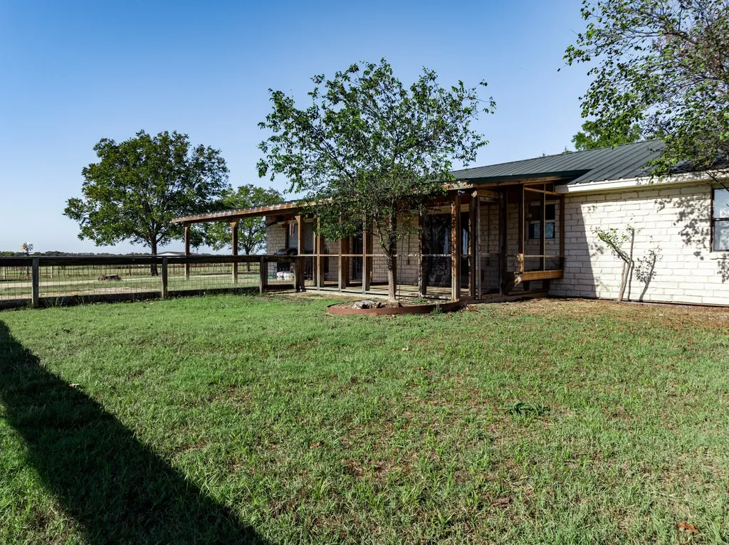 902 Mockingbird Lane Moody TX 76557