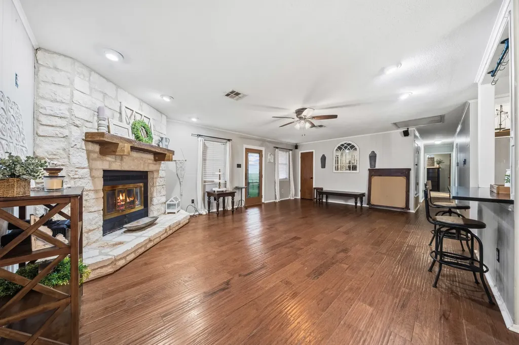 902 Mockingbird Lane Moody TX 76557