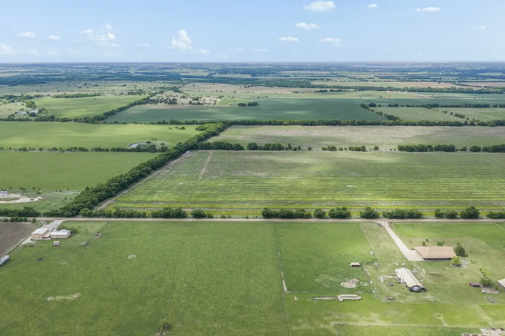 7811 (Lot 10, Blk 1) County Road 1106 Rio Vista TX 76093