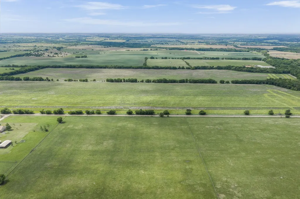 7811 (Lot 10, Blk 1) County Road 1106 Rio Vista TX 76093