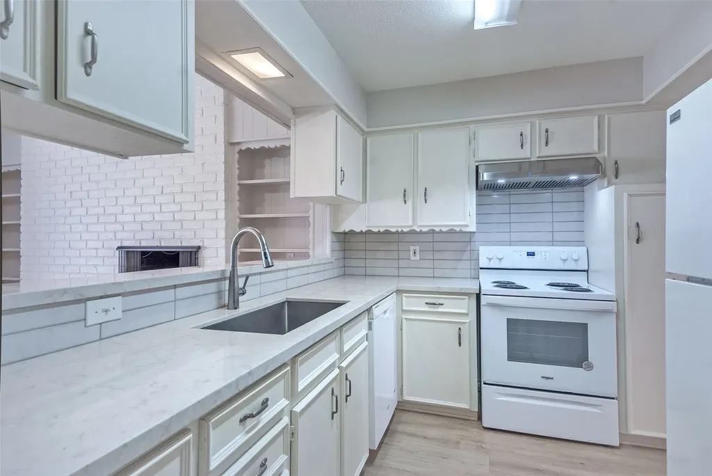 10679 Sandpiper Lane Dallas TX 75230