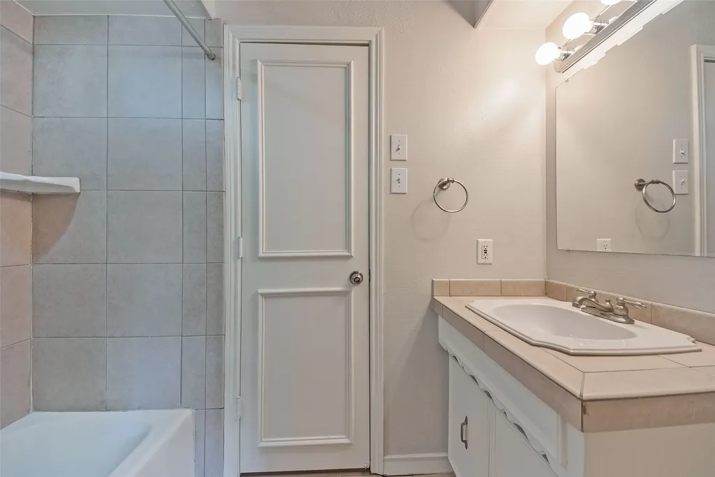 10679 Sandpiper Lane Dallas TX 75230