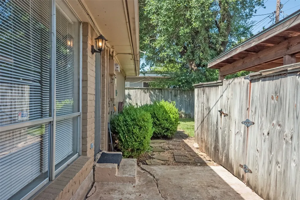 10679 Sandpiper Lane Dallas TX 75230