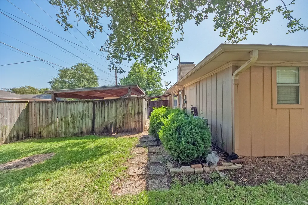 10679 Sandpiper Lane Dallas TX 75230