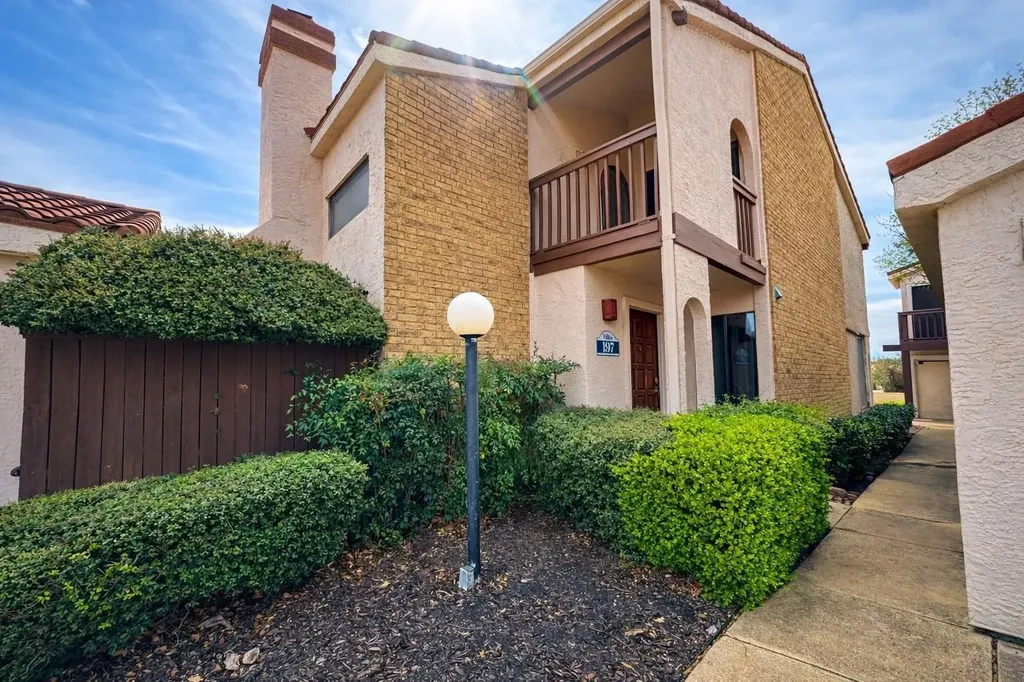 551 Ranch Trail Irving TX 75063