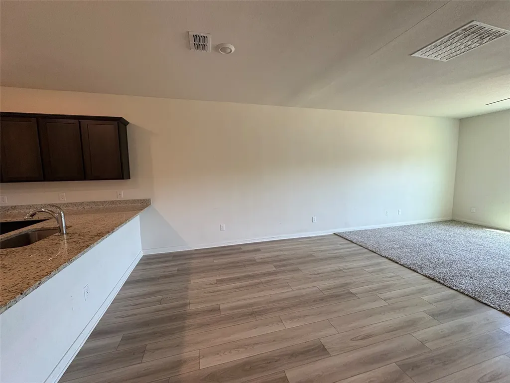 176 Banjo Trail Newark TX 76071
