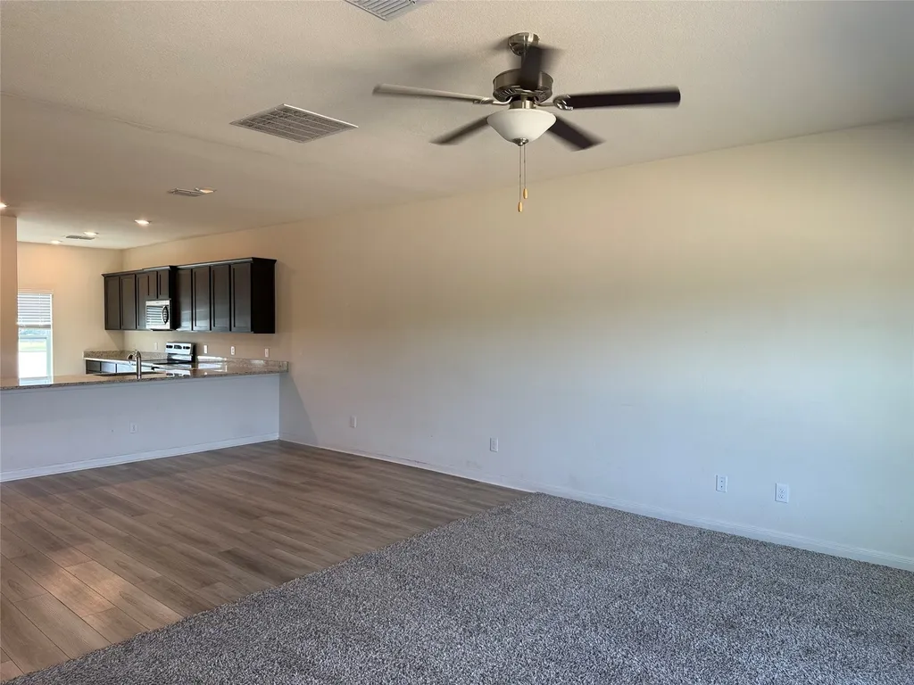 176 Banjo Trail Newark TX 76071