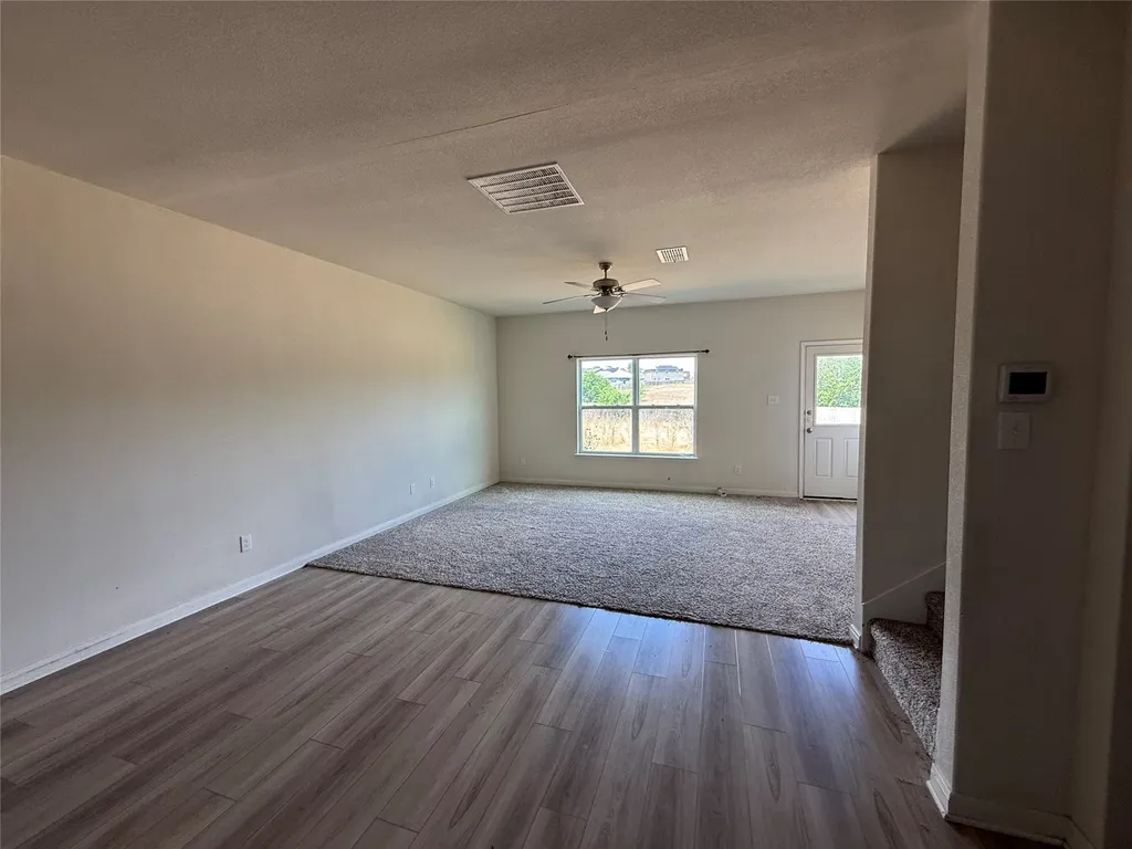 176 Banjo Trail Newark TX 76071