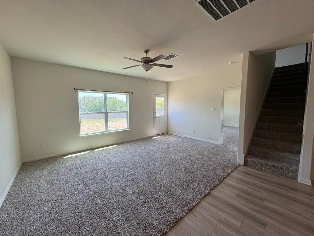 176 Banjo Trail Newark TX 76071