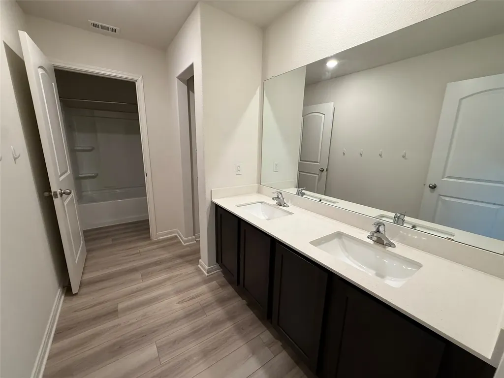 176 Banjo Trail Newark TX 76071