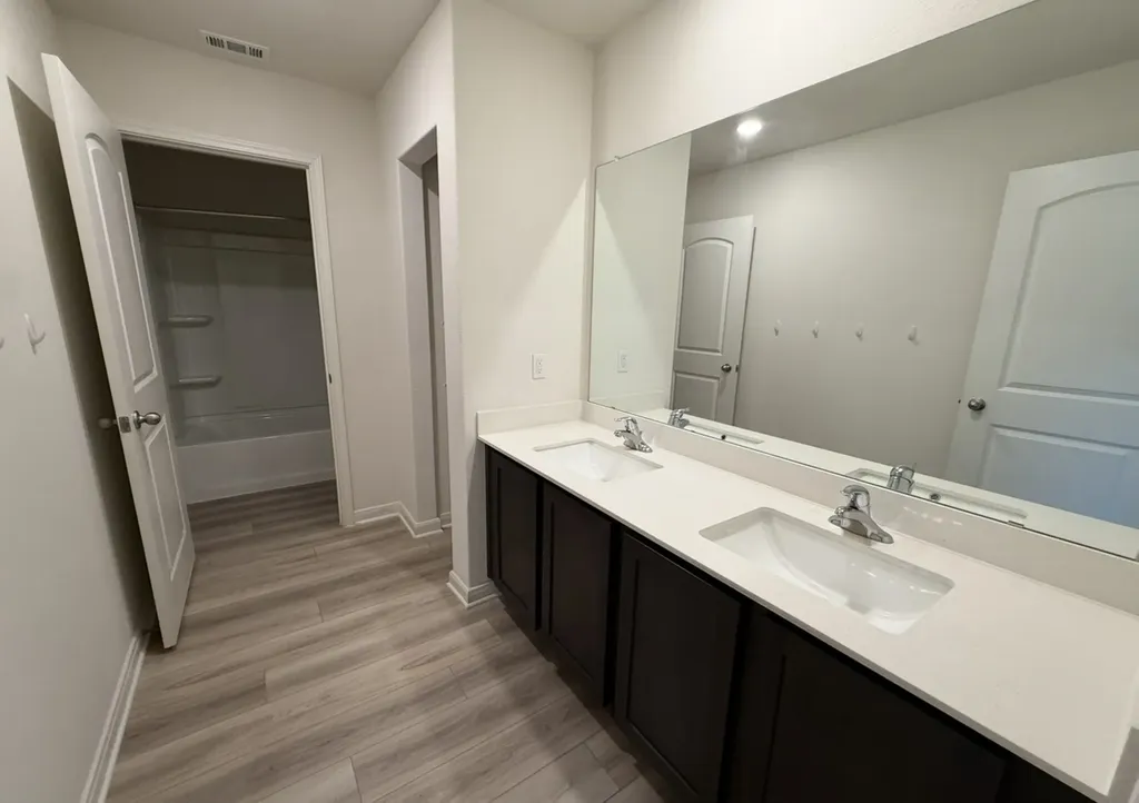176 Banjo Trail Newark TX 76071
