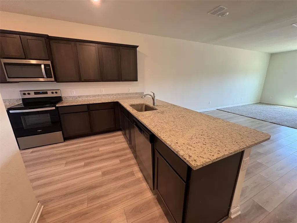 176 Banjo Trail Newark TX 76071