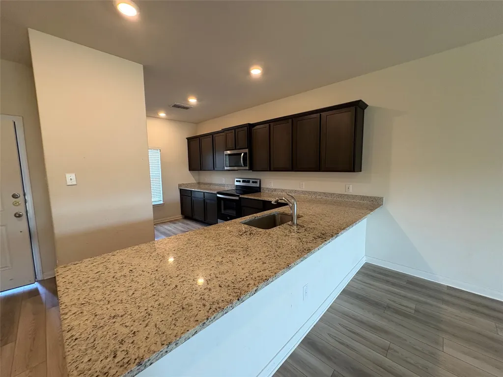 176 Banjo Trail Newark TX 76071
