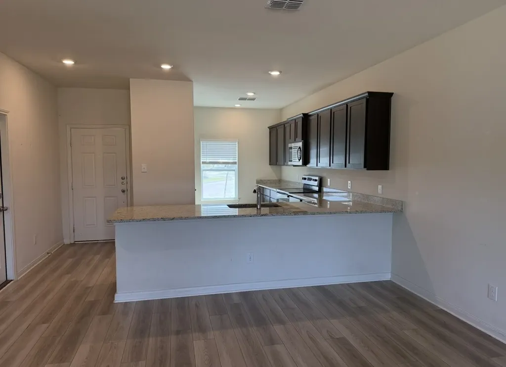 176 Banjo Trail Newark TX 76071