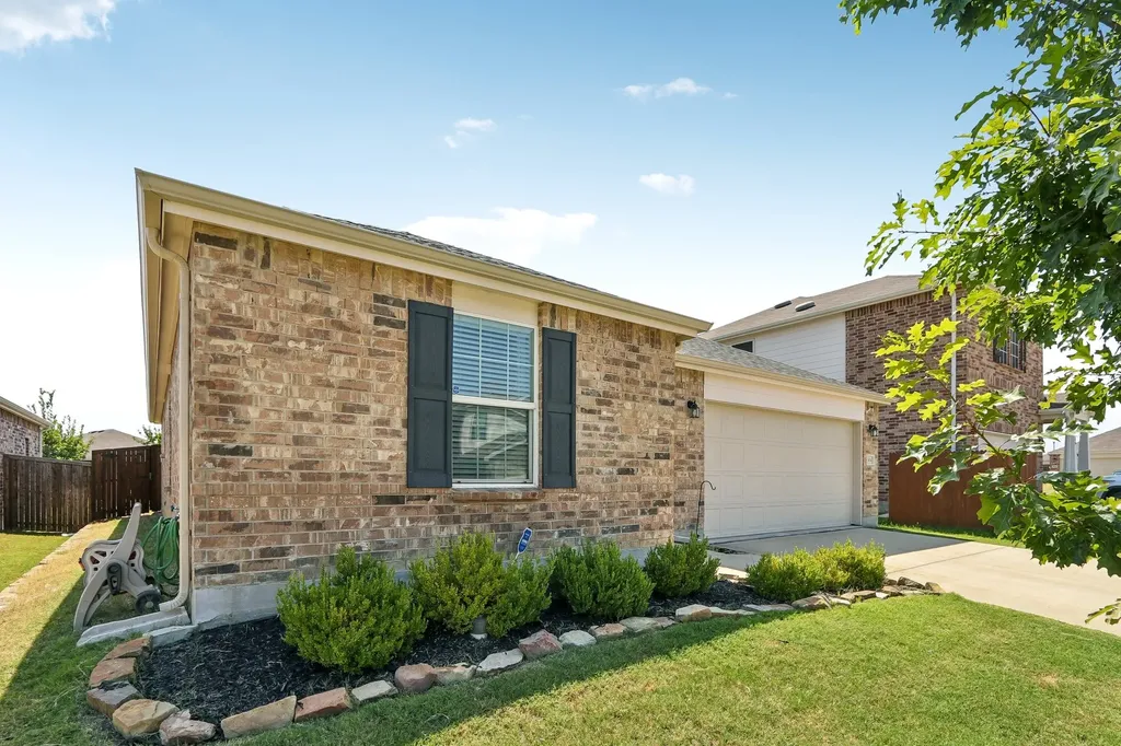 3304 Biggs Avenue Aubrey TX 76227