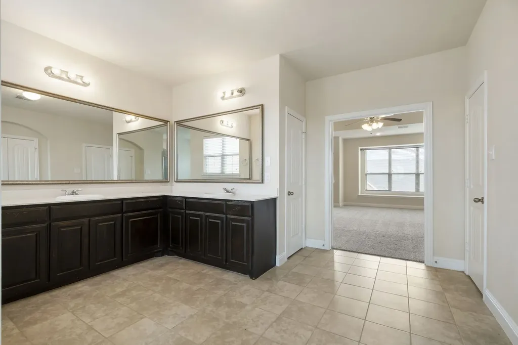 2640 Venice Drive Grand Prairie TX 75054