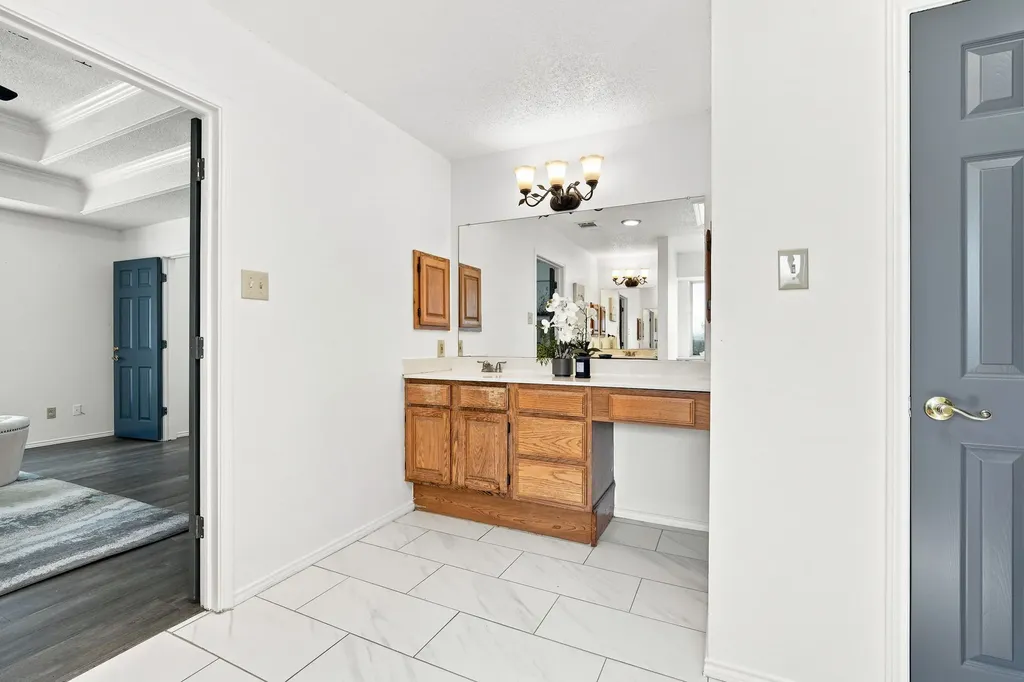 1121 The Meadows Parkway Desoto TX 75115